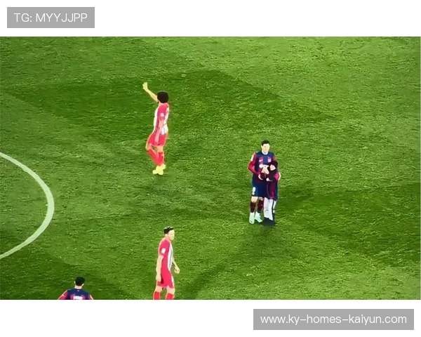 足球球迷冲进赛场拥抱偶像