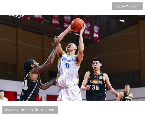 热火内线篮下强攻频频得手